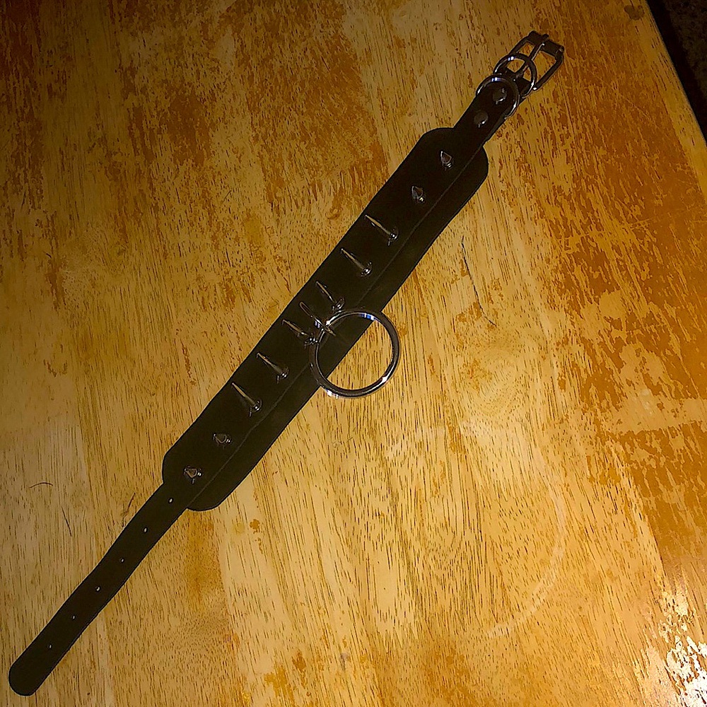 Size fits all and is black with silver spike